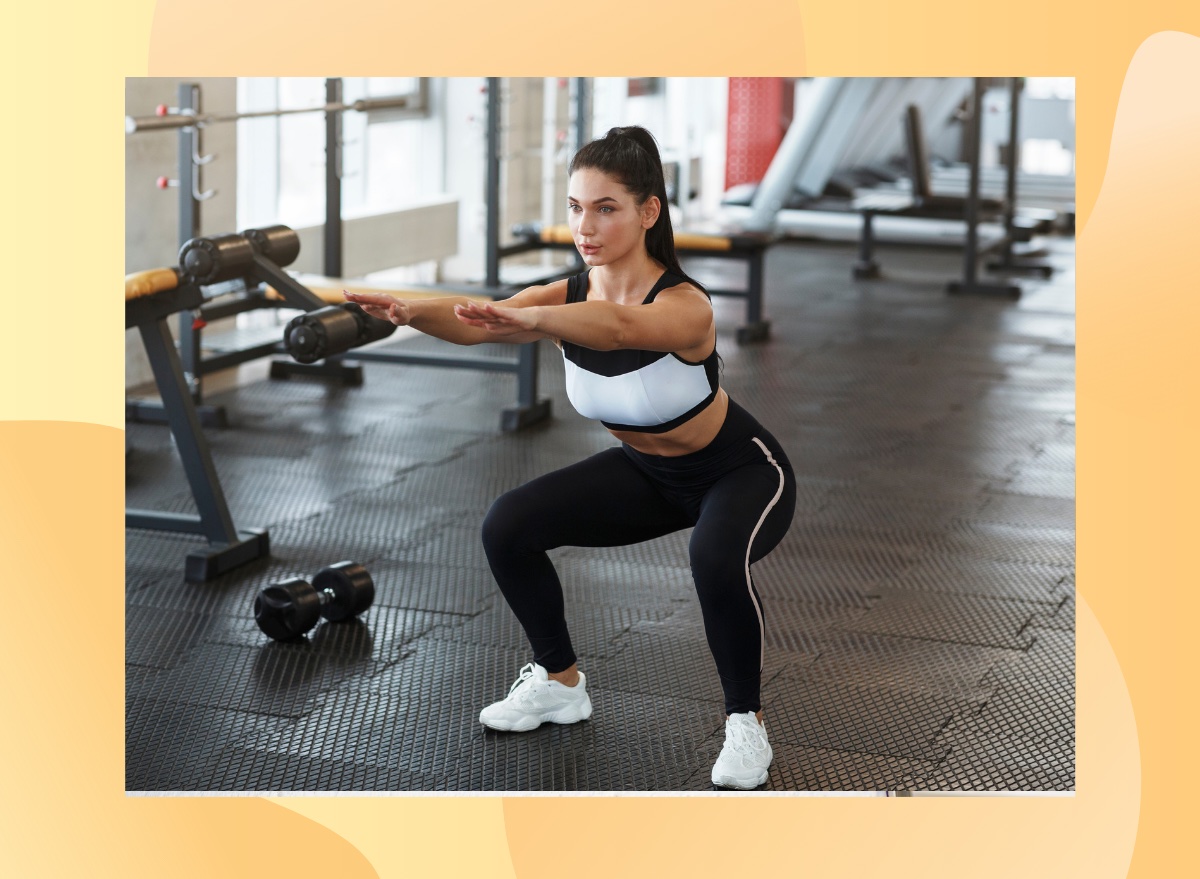 woman doing bodyweight lunges