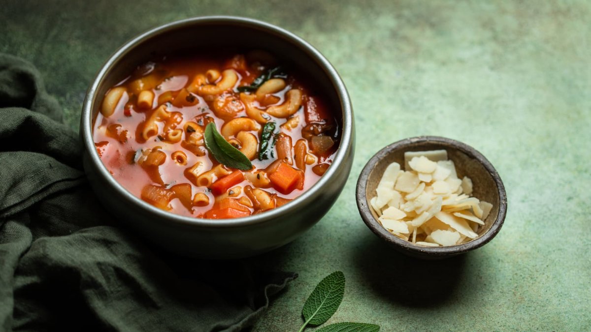 108153881 1748961734599 gettyimages 1470747901 minestrone 9