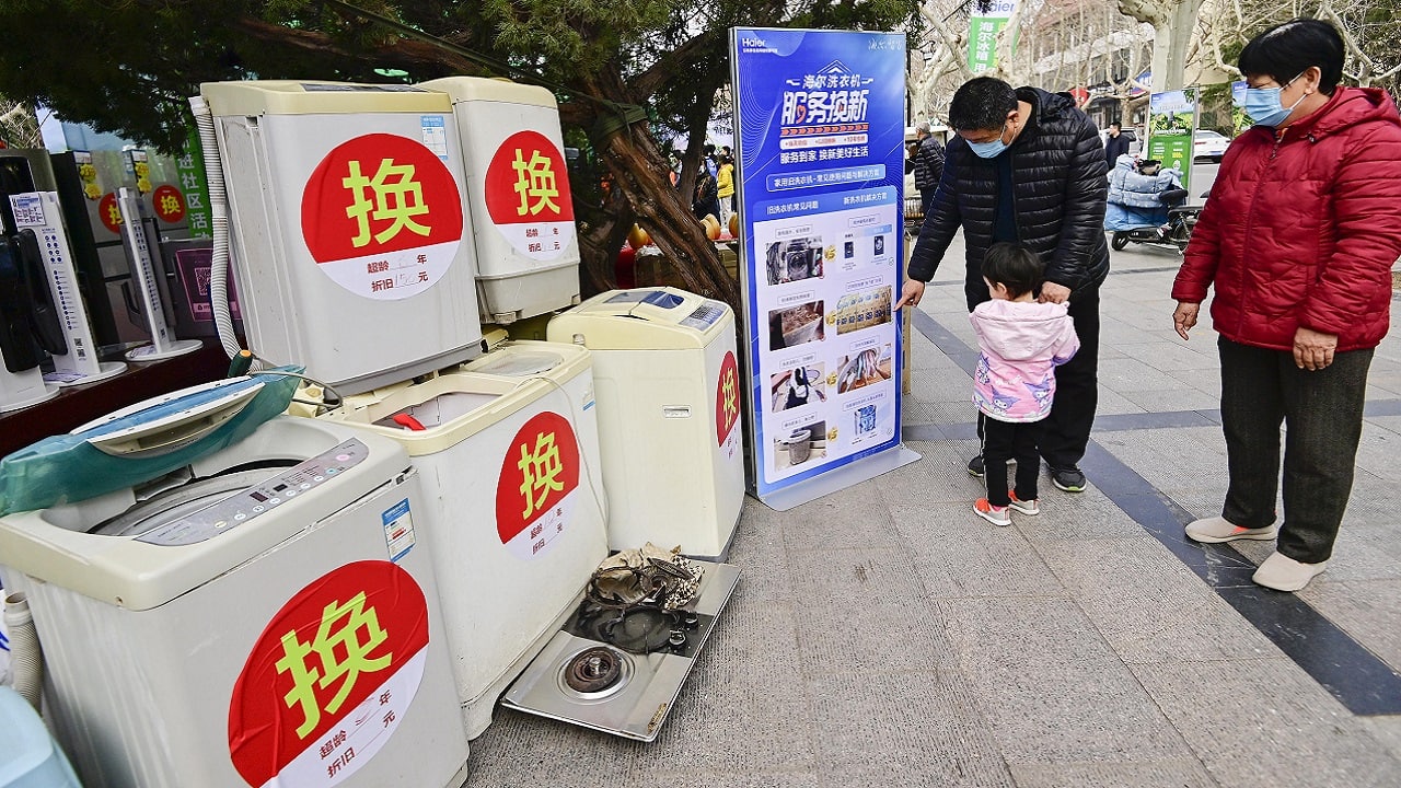 20250618043835 china consumption economy people