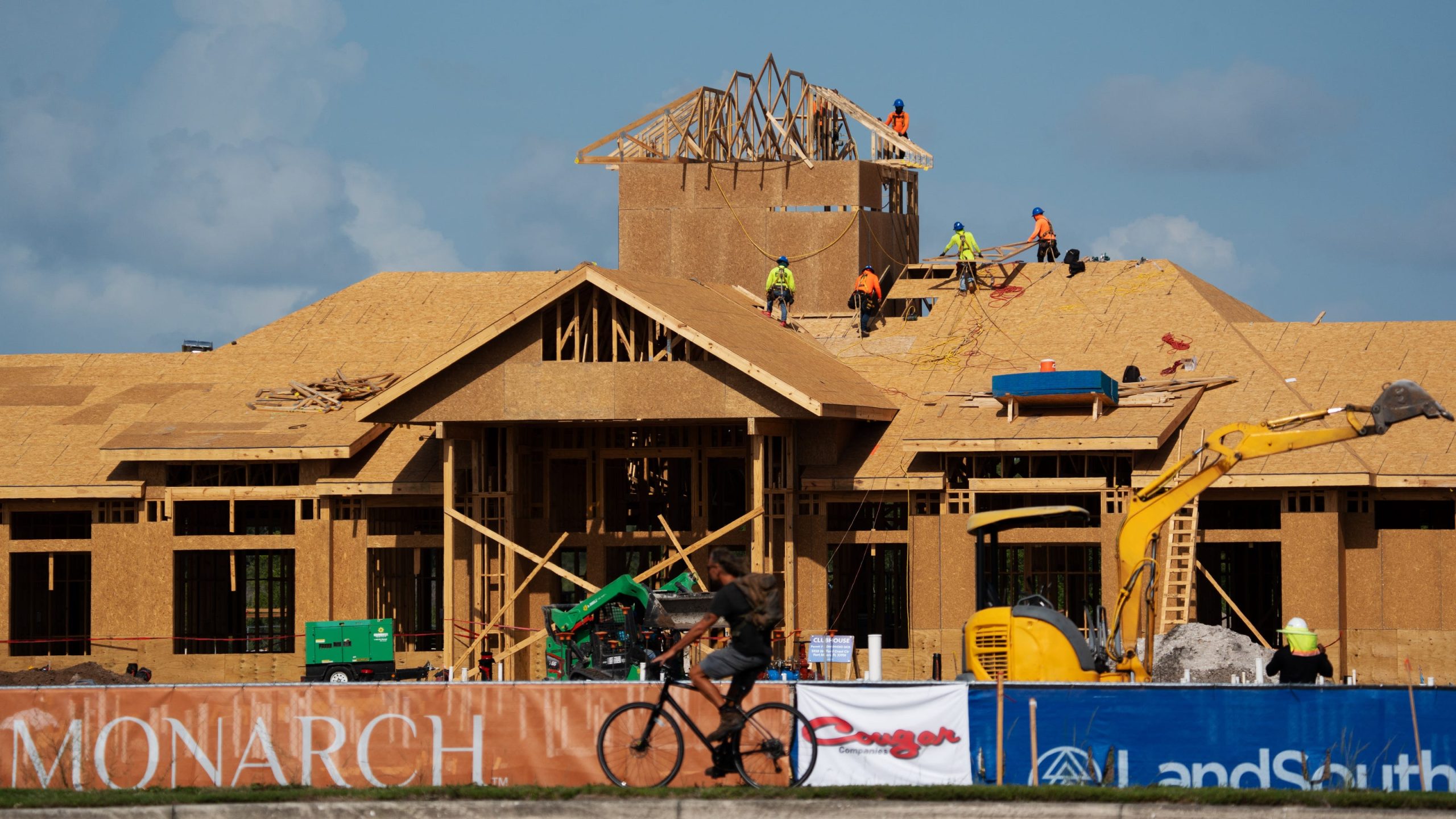 84054074007 construction apw 0215 scaled