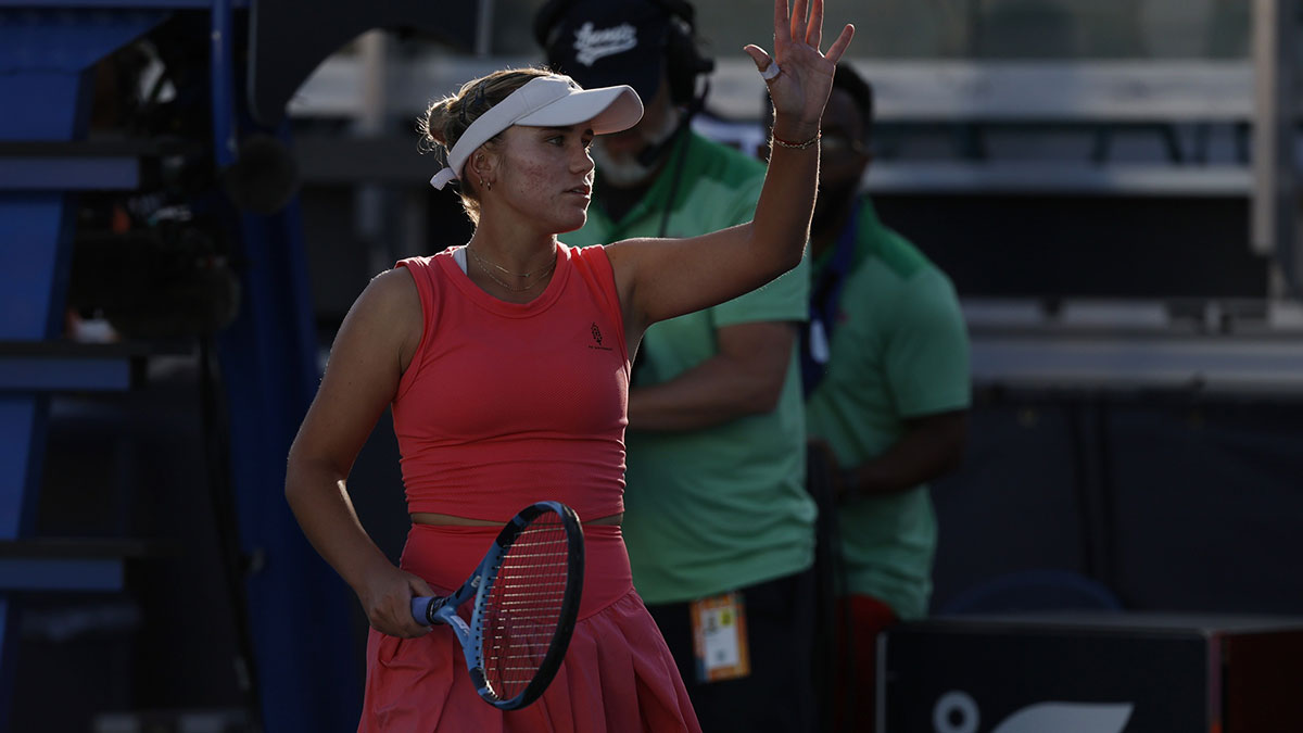 Sofia Kenin USA waves to the crowd after her match against Petra Kvitova 1