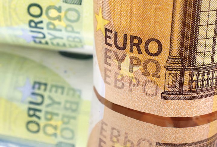 comment les It is the activities of shadow banks or non bank financial intermediaries that are most likely to pose risks to financial stability in Cyprus