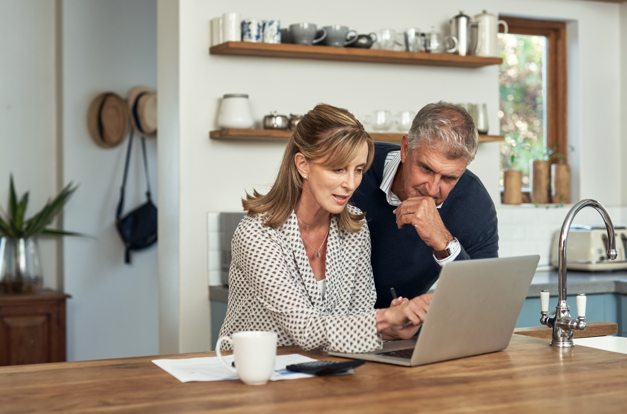 couple at laptop 2023 1