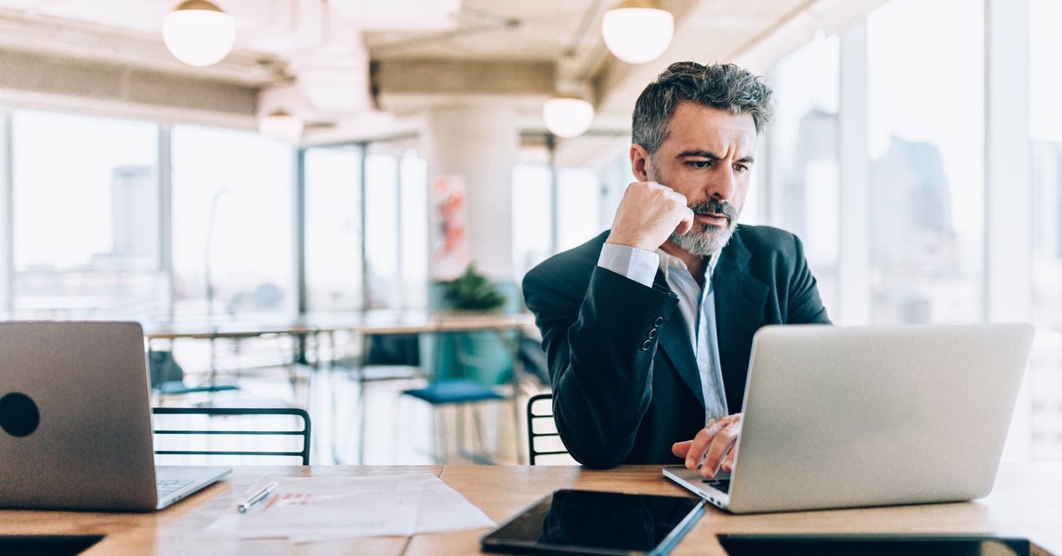 Mature man with tablet and l qQZvGzm.ff5047a4.fill 1200x628 c100