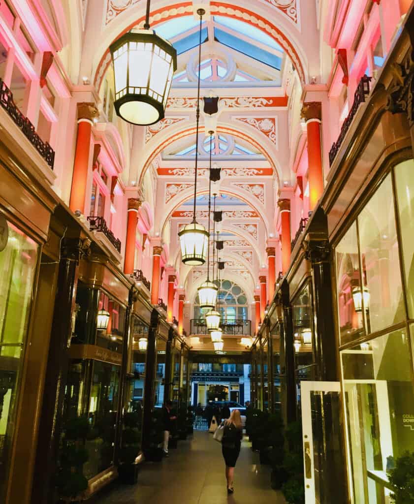 Mayfair Westminster Shopping Shops Retail London UK 841x1024 1