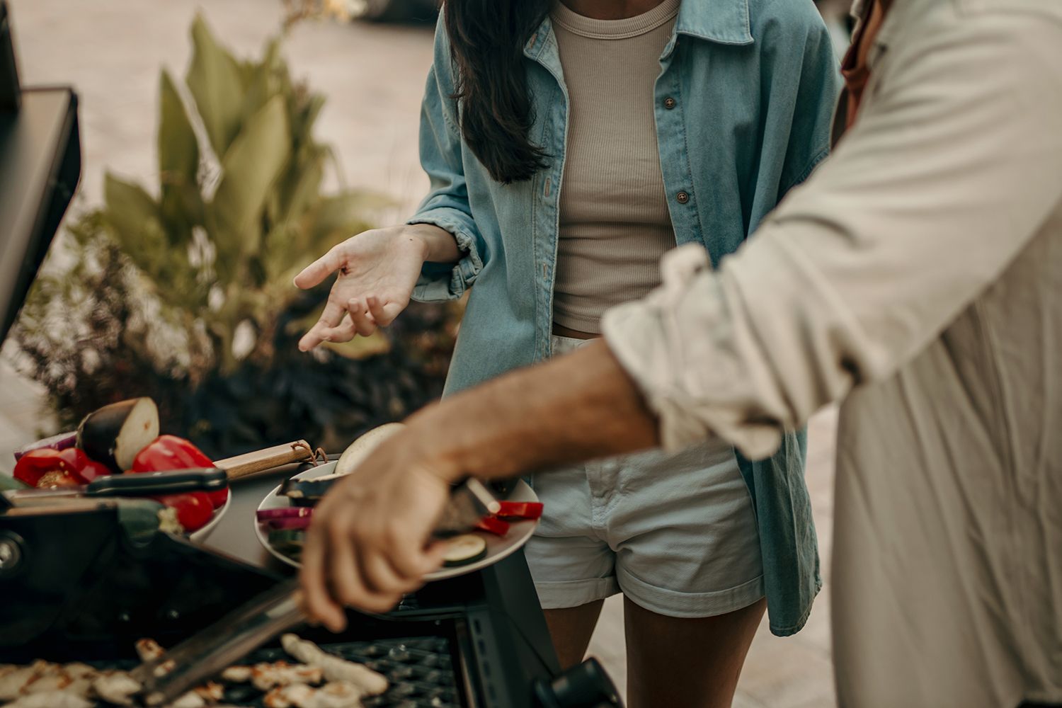 barbecue for dinner party backyard 071025 733e26c30b1b40309e970897368f2066