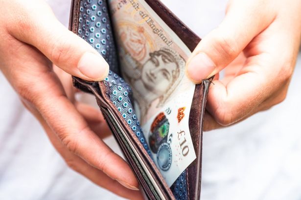 0 Ten pounds left in wallet