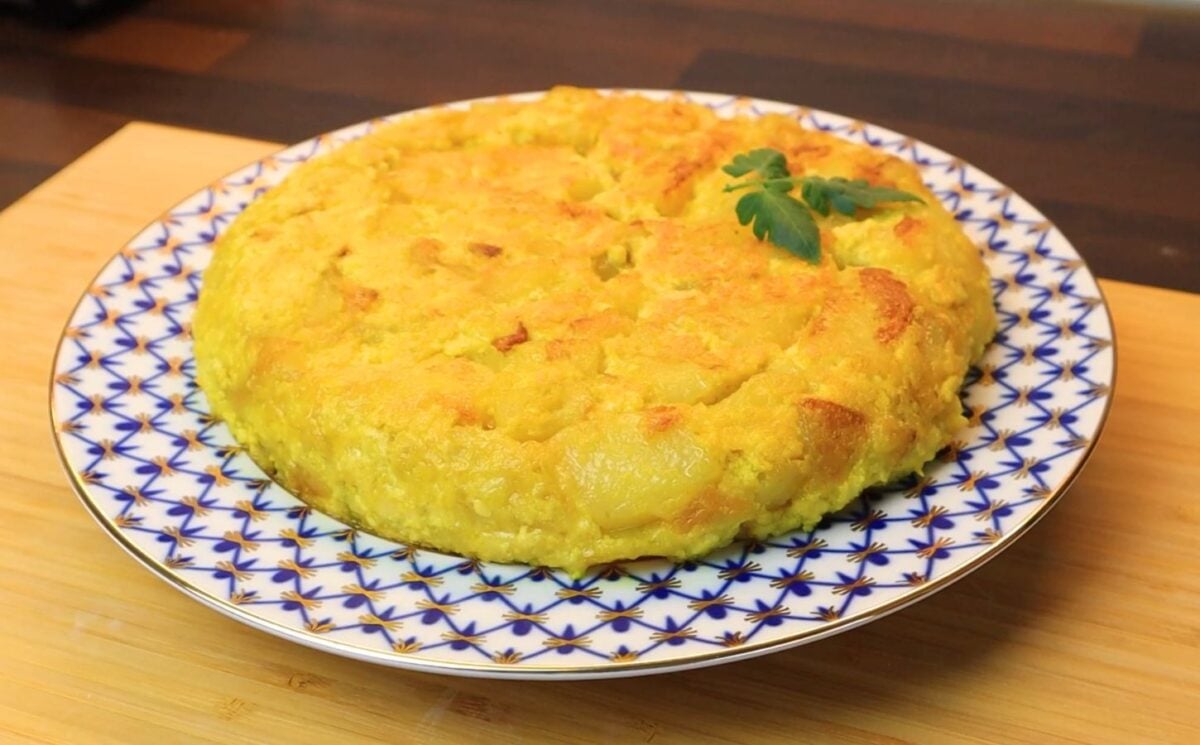 This Tortilla De Patatas Is So Juicy You Wont Believe Its Vegan1 1200x745 1