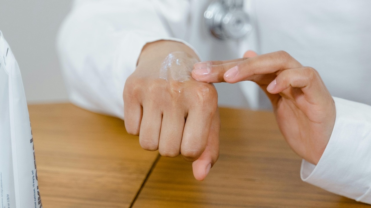 what precautions should people with eczema take while exercising 124852811