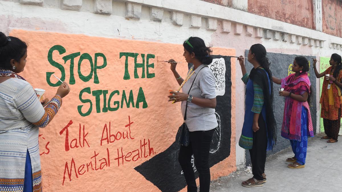 IMH WALL STELLA MARIS STUDENTS PAINTING DE ADDICTION MENTAL HEALTH