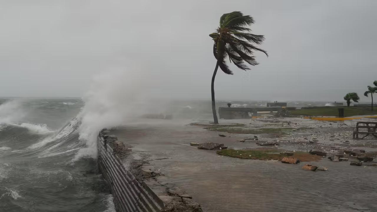 Travelers stuck in Jamaica due to Hurricane Mellissa forced to pay for unwanted extended stay 3 Untitled 1 DMID1 68txbmzxe 1280x720 1