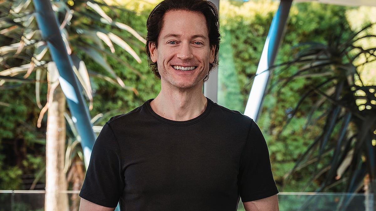 104087593 0 image m 39 1763753840199