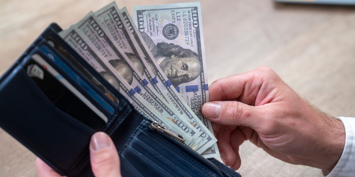 Aiming for FIRE but hate your job? Put your money into savings to change your life now, says a financial expert - Business Insider 4 6904c233599d46a4ccc1388d