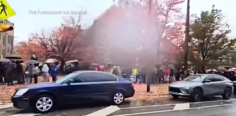 People Are Lining Up At Food Banks As Early As 2:30 In The Morning As The Food Stamp Crisis Forces Millions Of Americans To Starve 1 Snip20251109 24 768x378 1