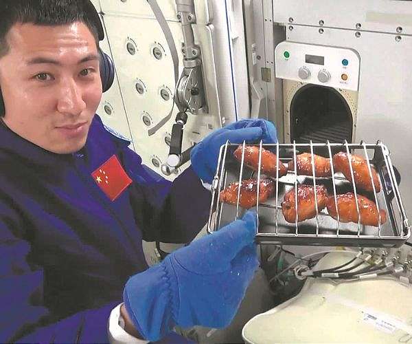 Chinese astronauts use upgraded oven to barbecue chicken wings and steaks aboard space station 1 china shenzhou 31 major wu fei grilled chicken wings tiangong space station hg