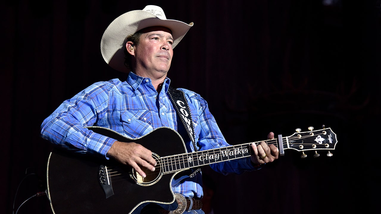 Country singer Clay Walker admits to worsening MS symptoms nearly 30 years after diagnosis - Fox News 2 clay walker
