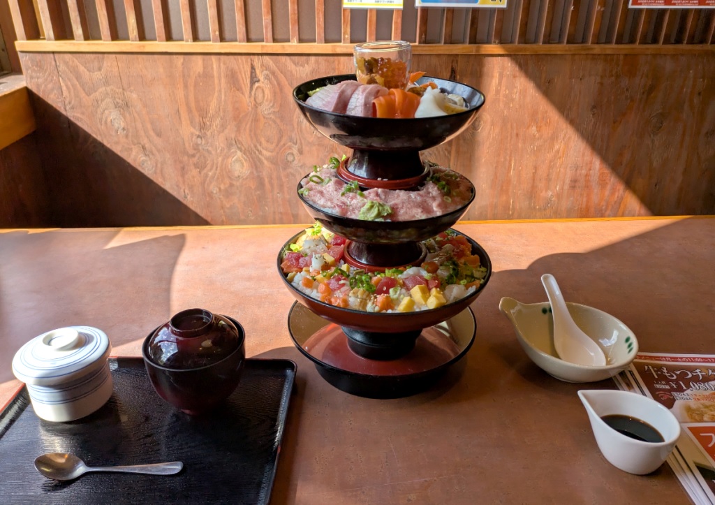 This Japanese restaurant chains triple-decker sushi bowls are a crazy feast for the eyes/stomach 1 td 8