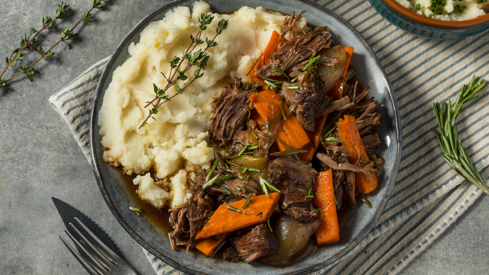 11 Mistakes People Make When Cooking Pot Roast 1 l intro 1764707879