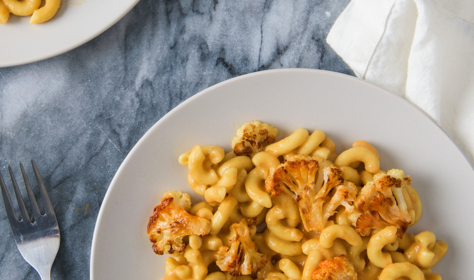 VegNews.BuffaloCauliflowerMac