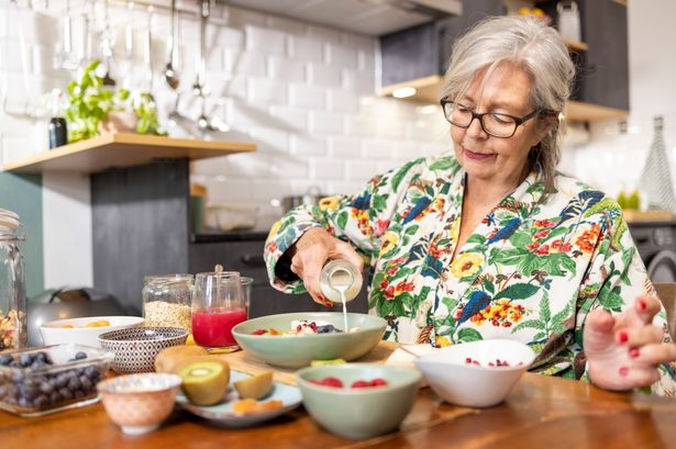 Pharmacologist shares simple dinner table eating rule to live longer 3 0 GettyImages 1497272927