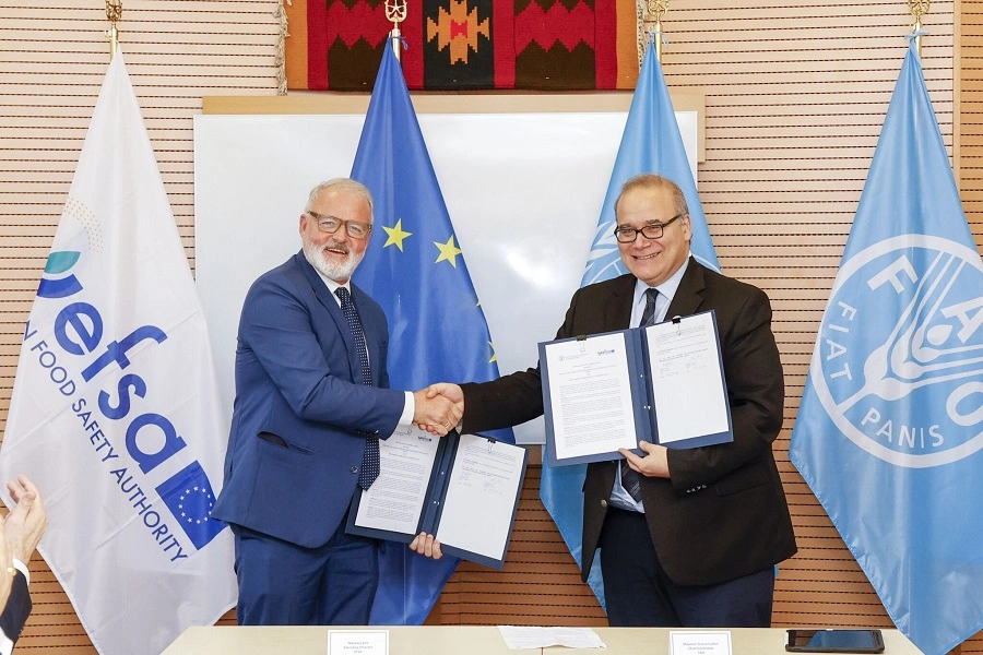 UN FAO and EFSA collaboration to strengthen food safety and regulatory science - Food Ingredients First 1 639074391991182720two men in suits shaking hands at a partnership meeting
