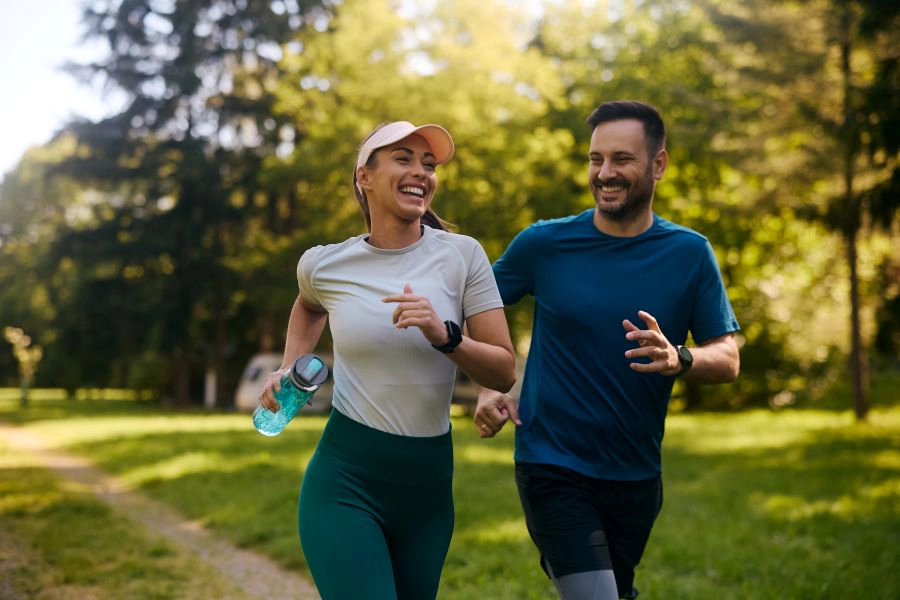 Saanroo features weight management and gut health solutions at Expo West 2026 - Nutrition Insight 1 639075213184679937Man and woman running outside