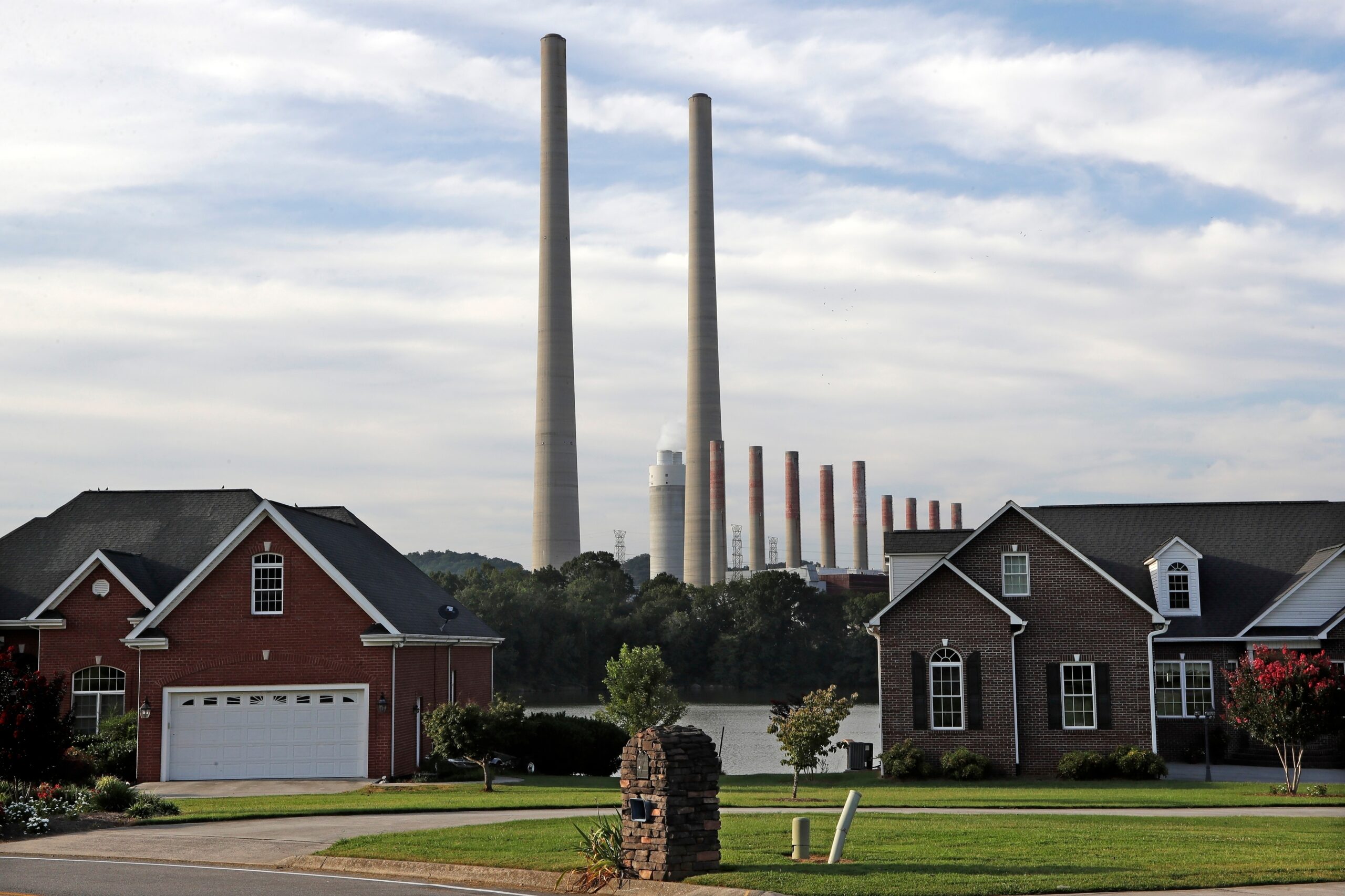 Kingston TN smokestacks AP scaled 1