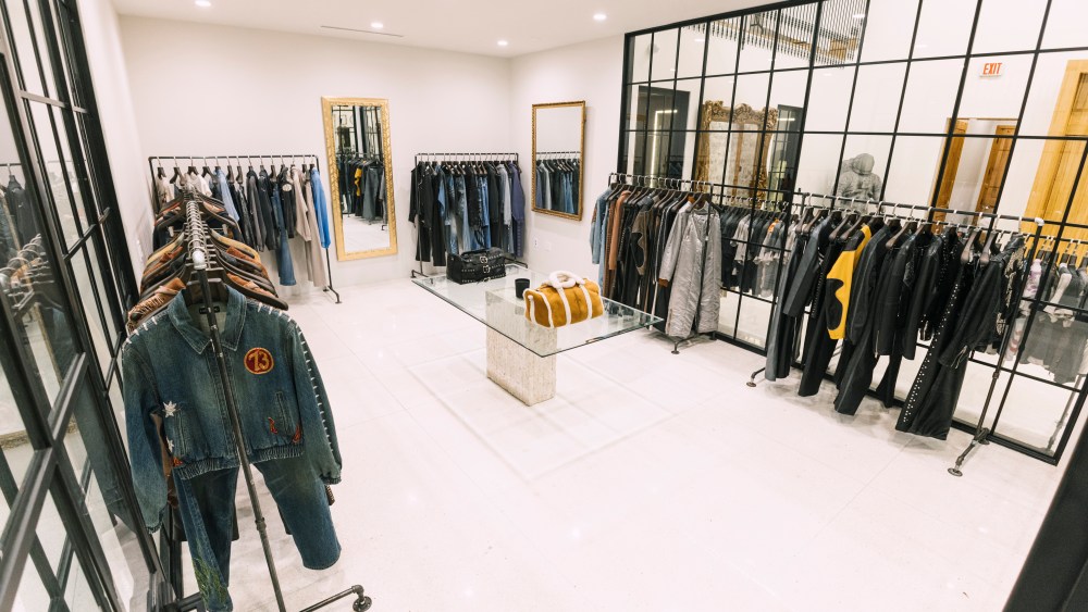Earthling Scales Up With a Nearly 4,500-square-foot Melrose Flagship 3 SKYW8433