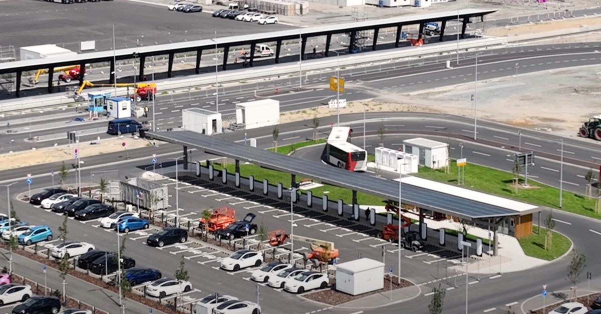Tesla Gigafactory Berlin Supercharger V4 Aug 2023 3