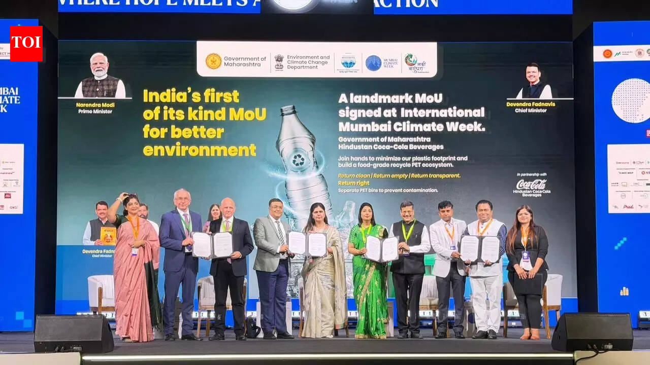 Maharashtra signs MoU with Coca-Cola for PET bottle collection, recycling 4 photo 12