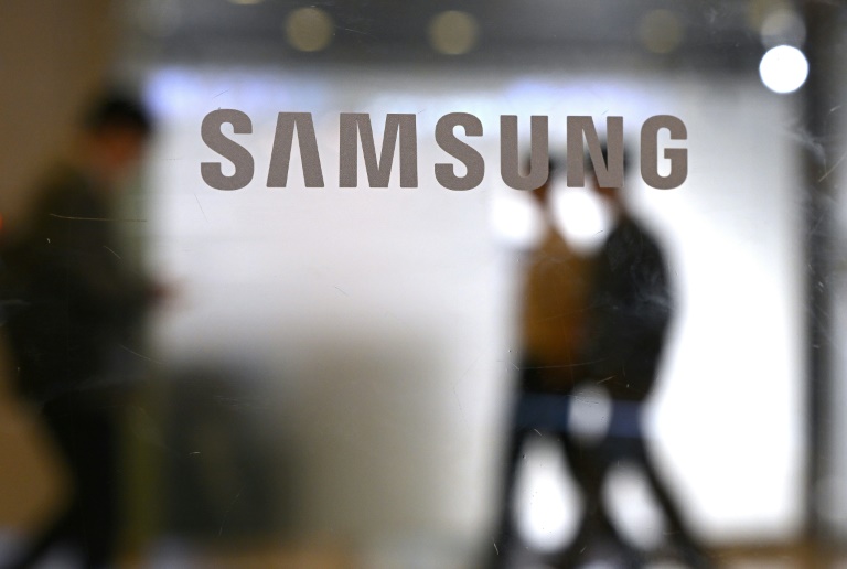 samsung electronics said it expected fourth quarter profits sharply down previous quarter