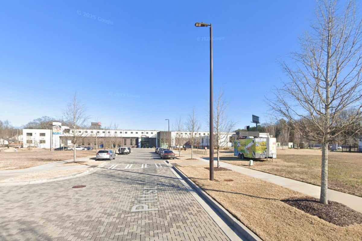 staple grilled cheese truck snags tiny container home at pittsburgh yards 2
