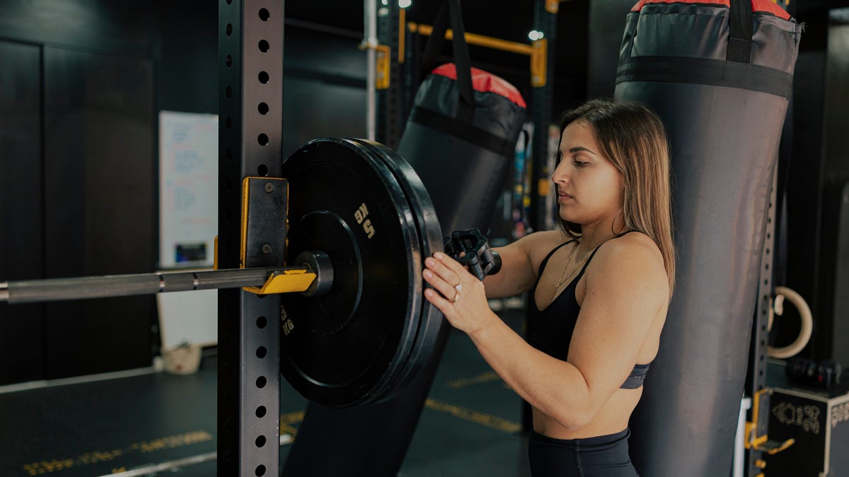 Body Recomposition: How to Lose Fat and Gain Muscle at the Same Time 2 weight lifting barbell