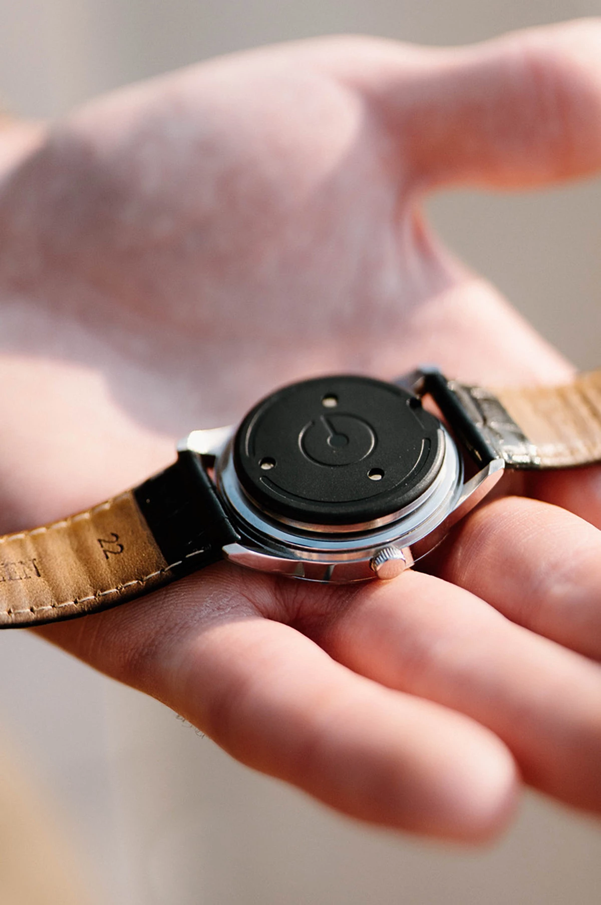 Coin-sized accessory turns your favorite watch into a smartwatch - New Atlas 1 90 2