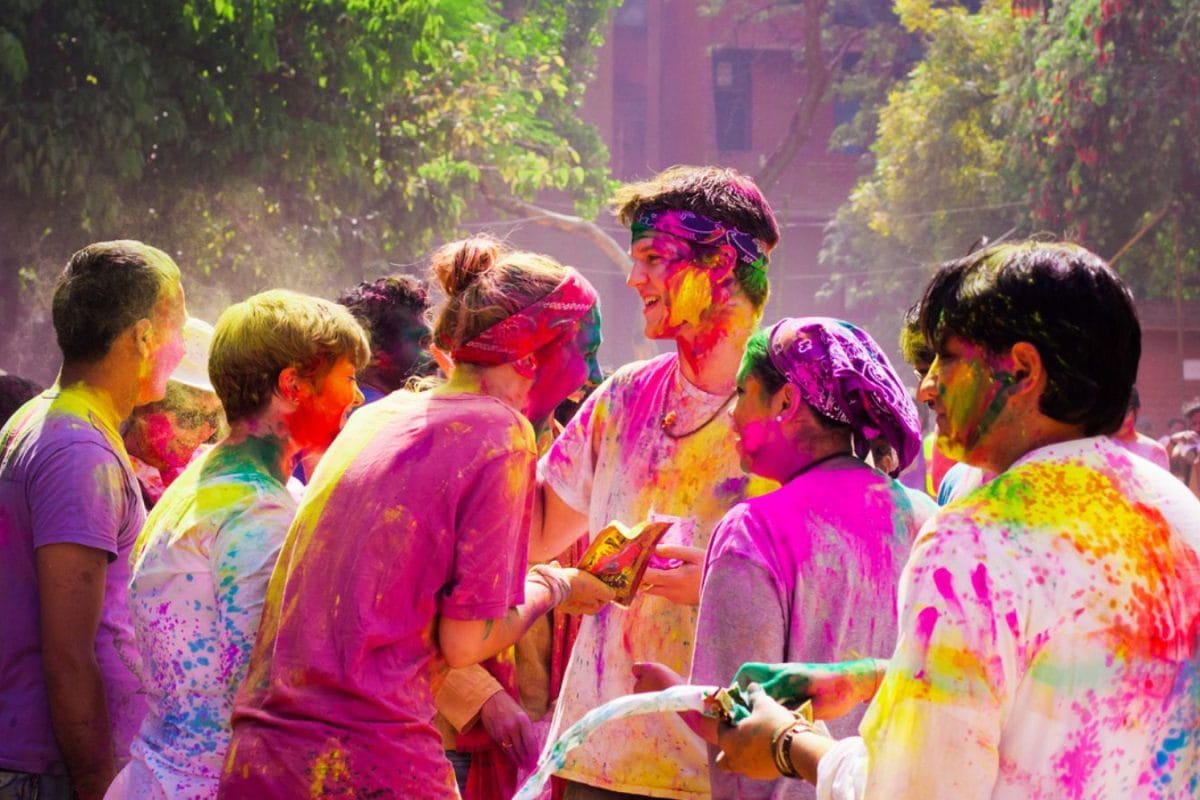 Holi Haircare 101: The Expert Guide To Protecting Your Hair From Colour Damage 1 Untitled design 2026 02 27T165303.601 2026 02 9a145f58bf1c95941d9f68225e1fb965 1200x800 1