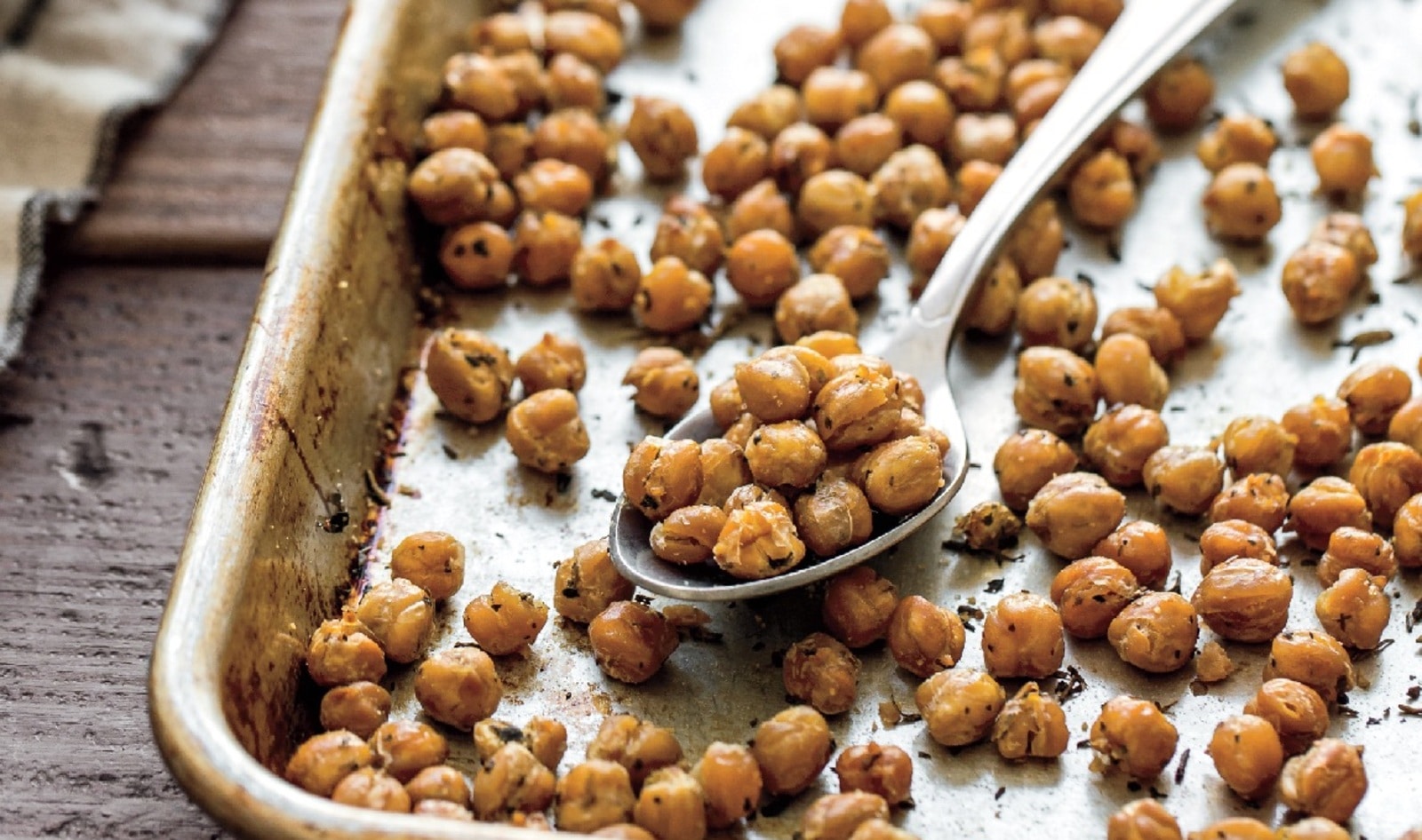 VegNews.CrispyRoastedChickpeas
