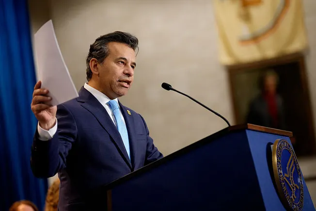 Z3M6Ly9kaXZlc2l0ZS1zdG9yYWdlL2RpdmVpbWFnZS9HZXR0eUltYWdlcy0yMjEwOTEwNTY3LmpwZw