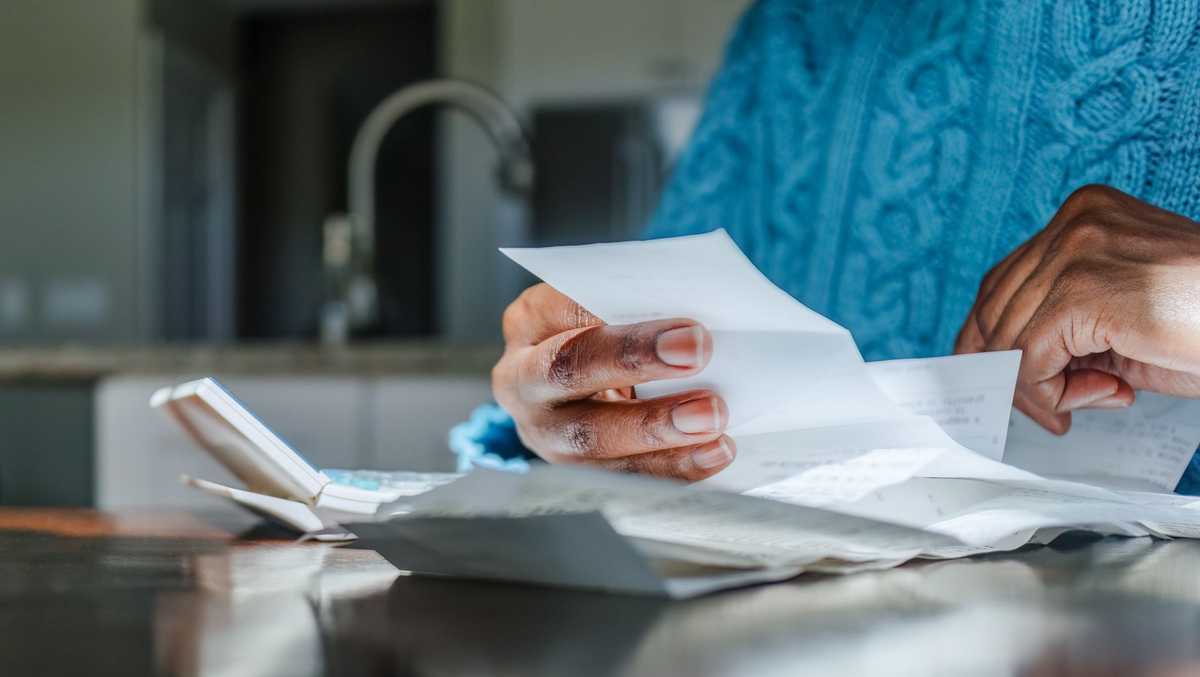 Millions of Americans skip meals, make cuts to afford health care 1 cnn l19jb21wb25lbnrzl2ltywdll2luc3rhbmnlcy9jbw1tbgxmegkwmdbhmzu2cmvmetrrodvx l19jb21wb25lbnrzl2fydgljbguvaw5zdgfuy2vzl2ntbw1sz2t4edawmhkynna1n3pibzvnohq jpg 69b54ab3df963