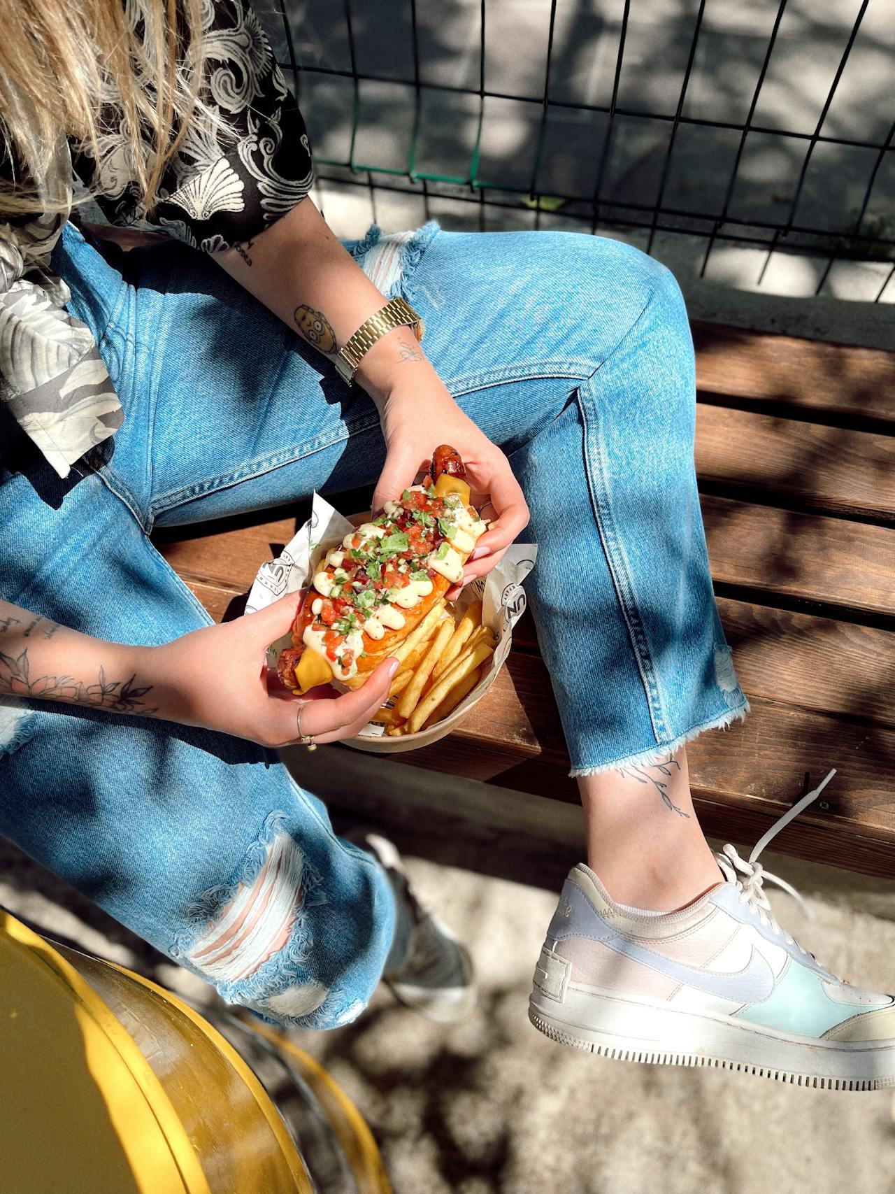 woman20holds20sausage