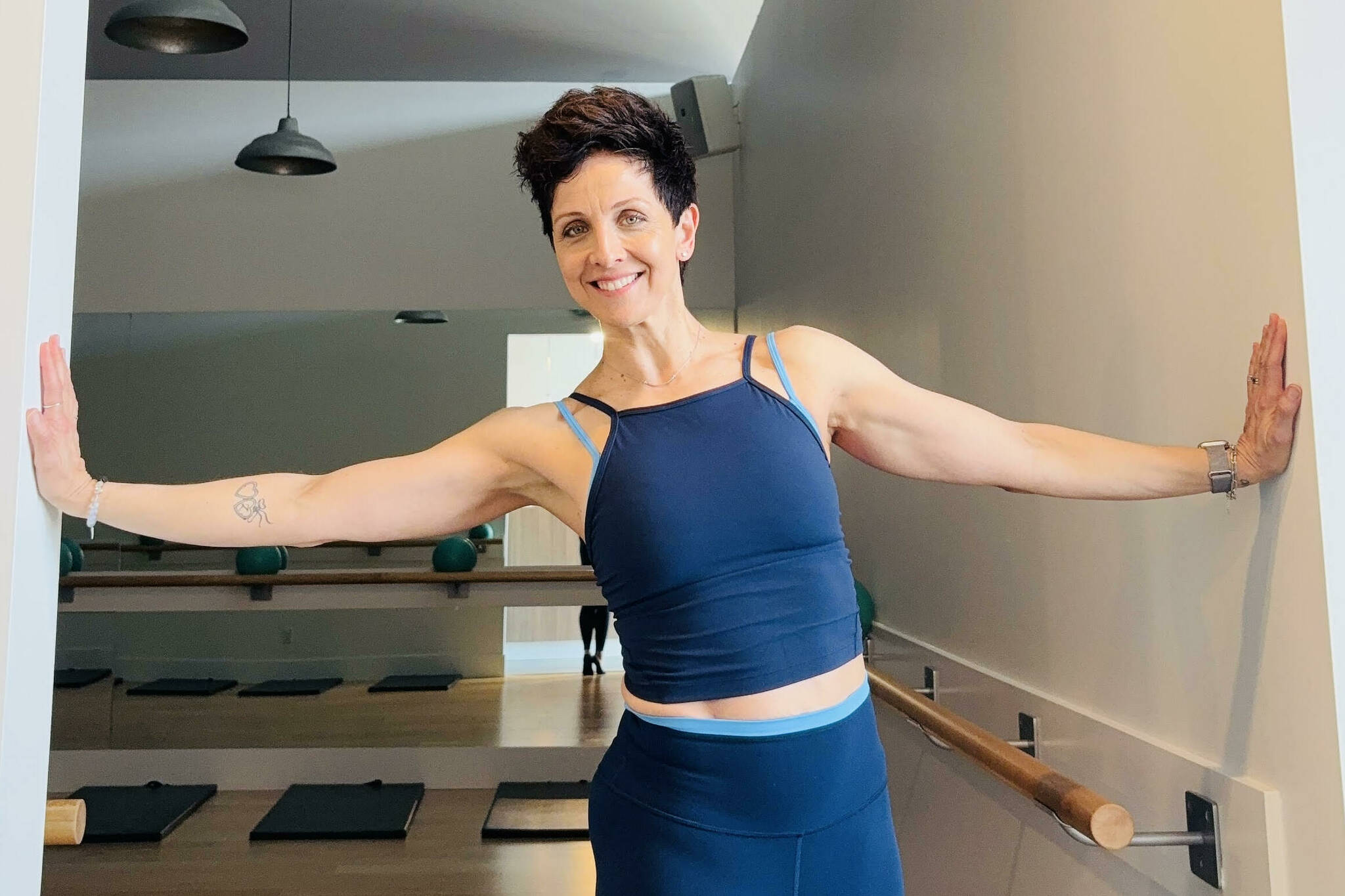 42153049 web1 260430 PAN BIZ Barre 10yr event barre 1