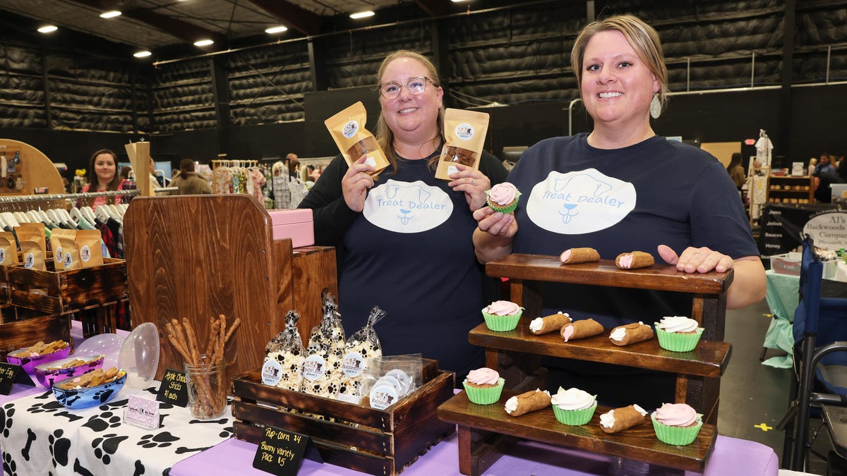 Spotted Hound Barkery brings baked goods to a canine clientele 4 89485541007 040326 mv quincy dog bakery 1