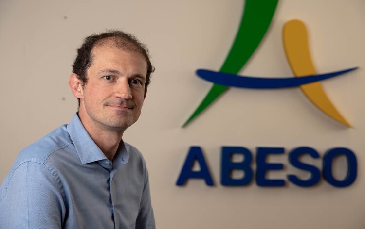 Interview: Obesity is a one-way road 1 Dr Bruno Halpern