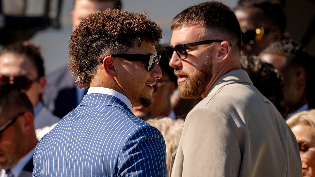 patrick mahomes travis kelce white house super bowl enhanced