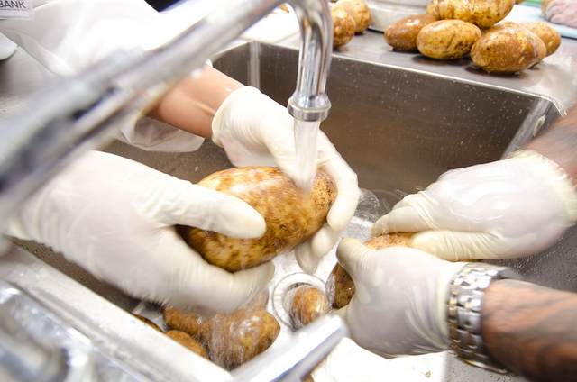 washing potatoes in kitchen PC USDA