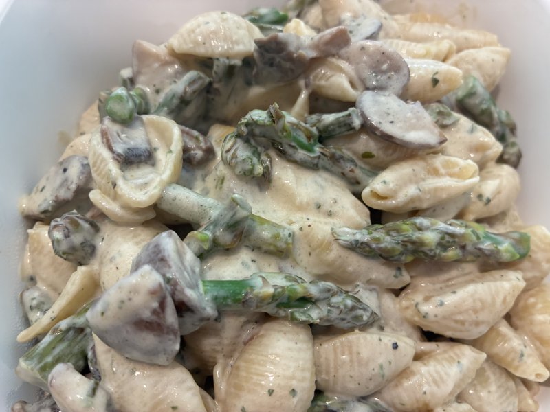 Fresh veggies and cheesy pasta offer versatile meal options 1 351233 cheesy pasta