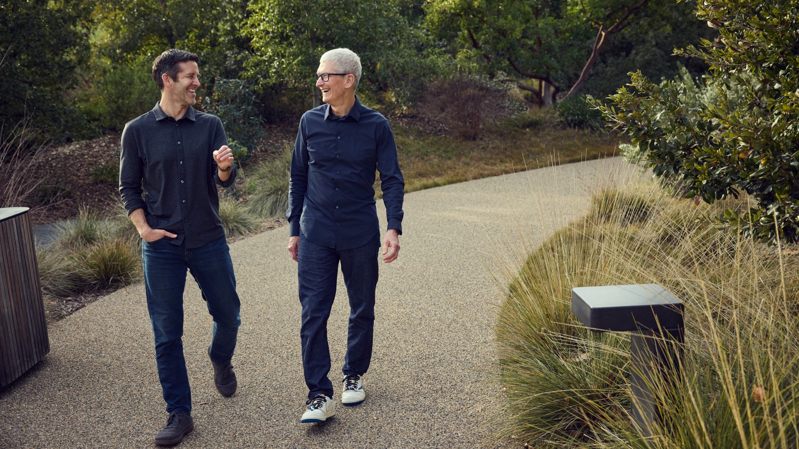 Apple John Ternus Tim Cook e577c5 scaled