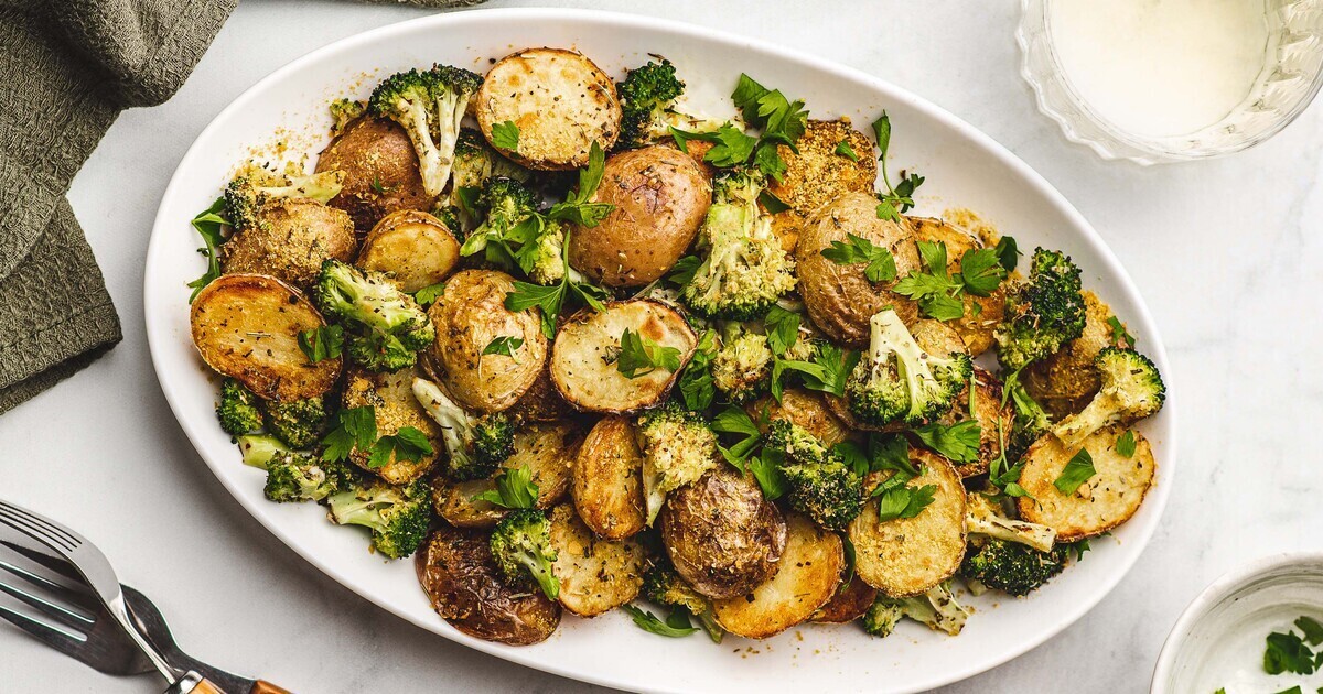 VegNews.CheesyPotatoes