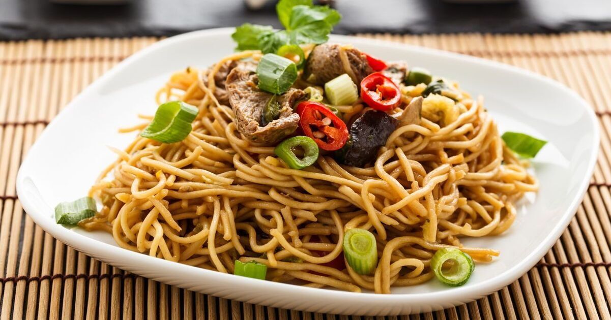 Vegan Beef and Vegetable Lo-Mein Noodles 1 1280 638584186 lo mein