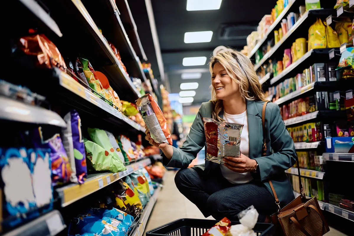 639165069115851432happy woman shopping in supermarket