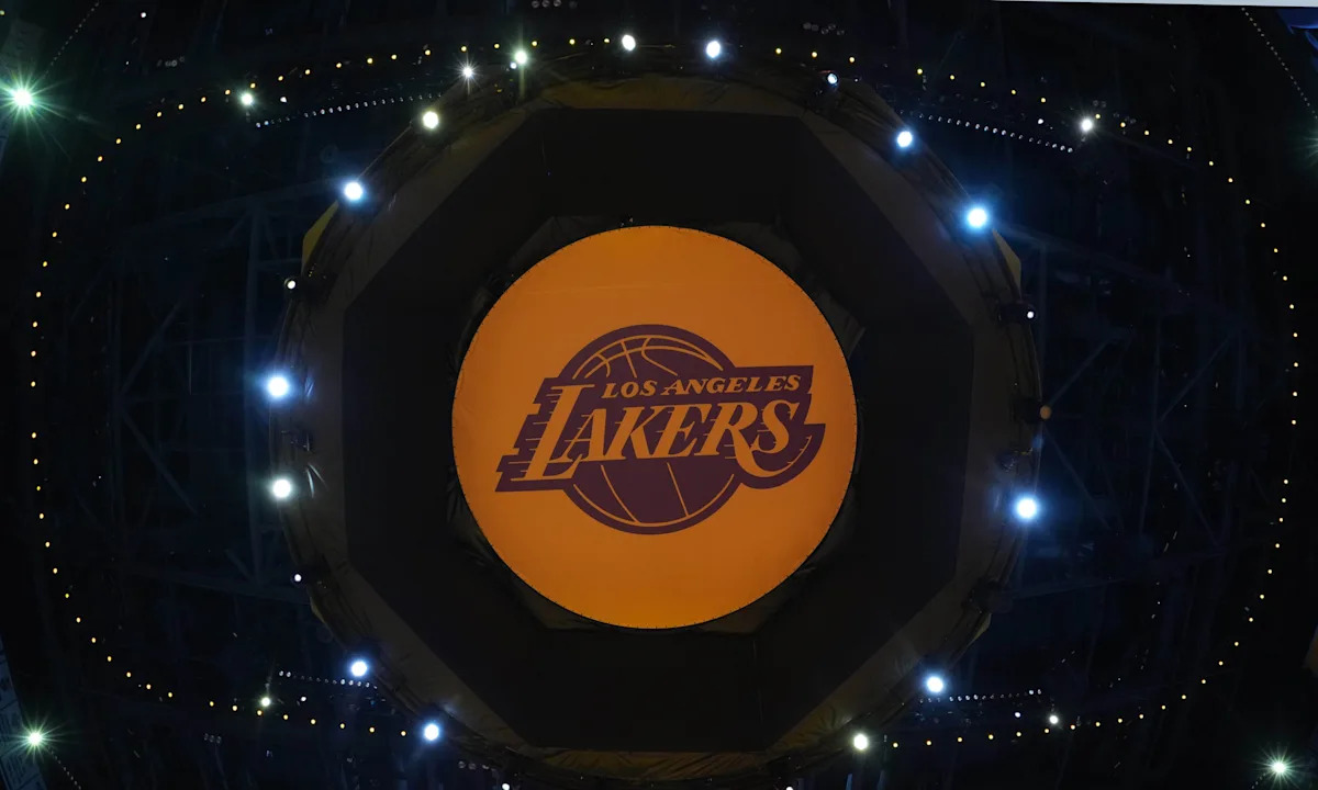 Longtime Lakers PA announcer Lawrence Tanter is retiring 1 64931522770c0e952b688aaf8a4b6eb7